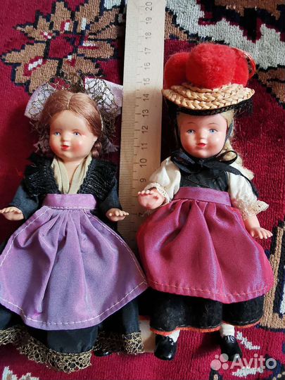 Маленькие старинные куколки