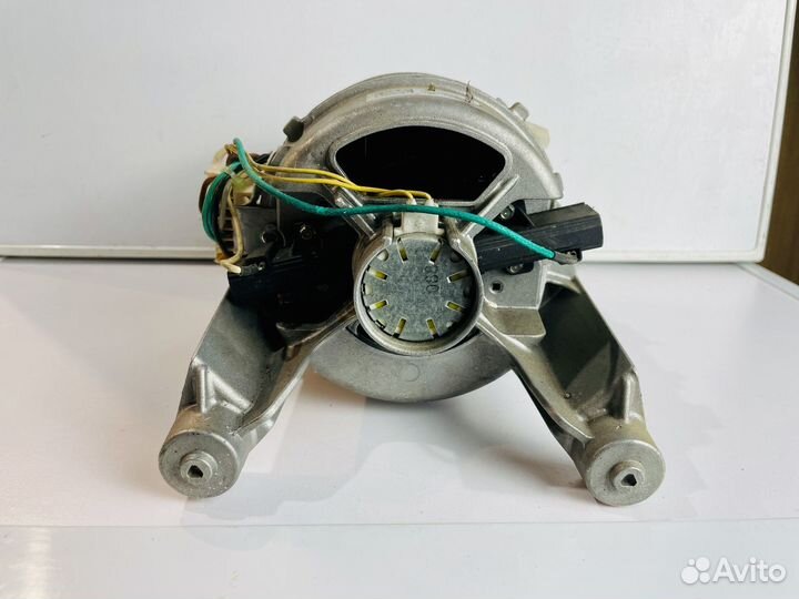 Двигатель для стиральной машины WU126T50E02