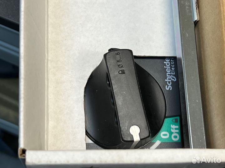 Schneider LV429338 Рукоятка поворотная новая, 2 шт