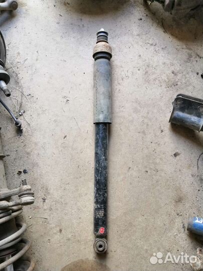 Амортизатор задний Nissan Juke