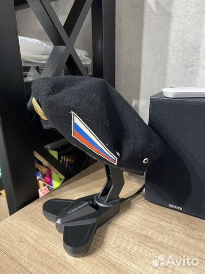 Черный берет