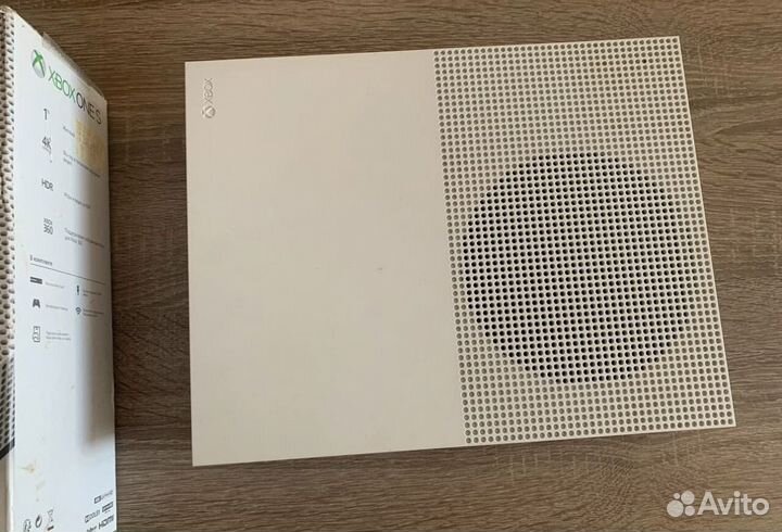 Xbox One s 2 геймпада 1tb