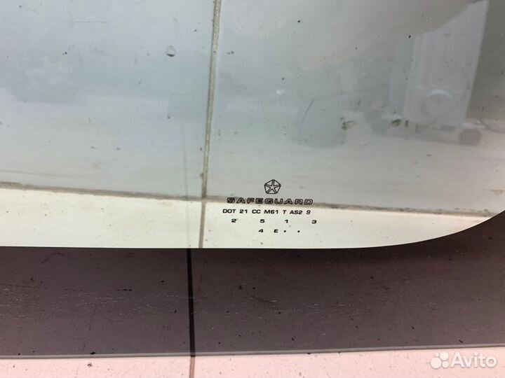Форточкa задний левый Dodge Caravan EDZ 2.4 2000
