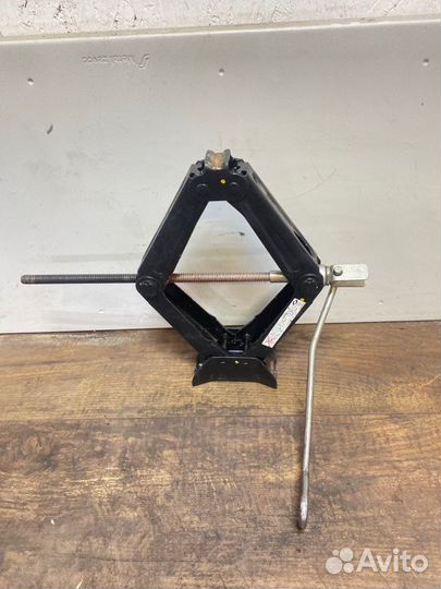 Домкрат Renault Logan 2 седан K7M 2019