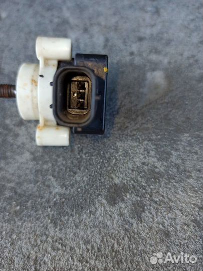 Датчик положения кузова Toyota 8940860030