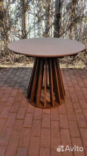 Стол кухонный круглый дизайнерский