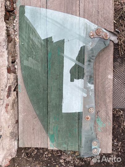 Передние боковые стёкла Subaru Outback