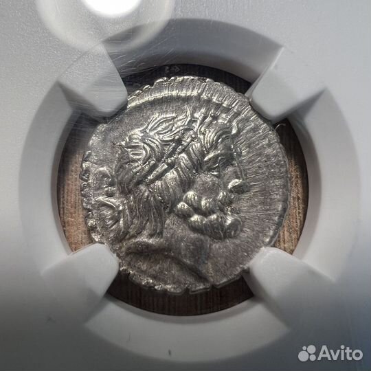 Денарий 83-82 гг. до нашей эры. Римская республика