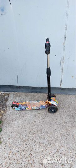 Самокат трехколесный