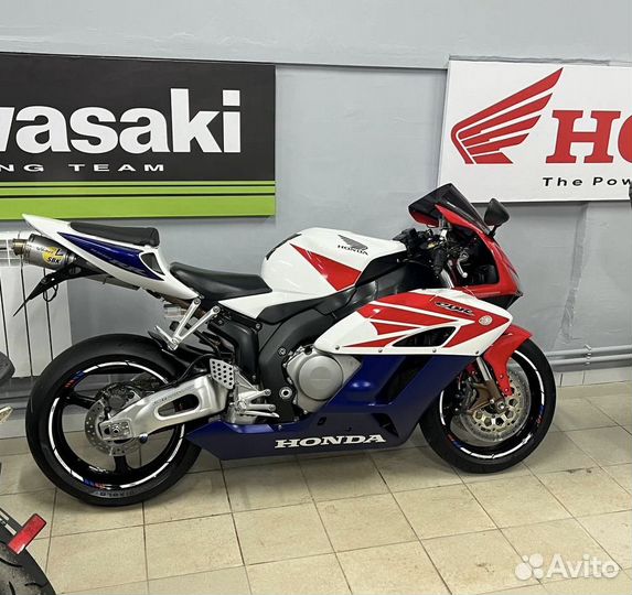 Оригинальный пластик Honda cbr 1000 rr 2005 г