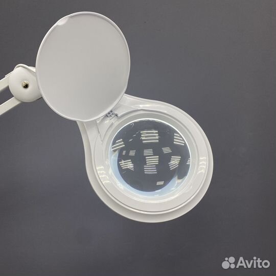 Лампа-лупа с регистрационным удостоверением