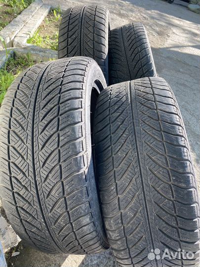 Goodyear UltraGrip 8 245/45 R18 100V