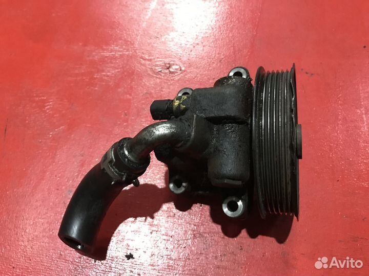 Насос гура Ford Maverik TM1 YF 2.0