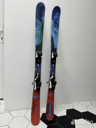 Горные лыжи и ботинки для горных лыж