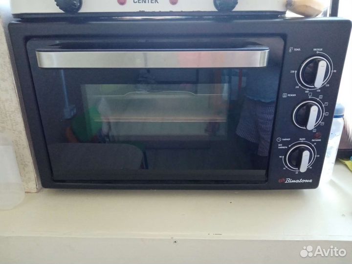 Холодильник, стол, два дивана, детская кровать