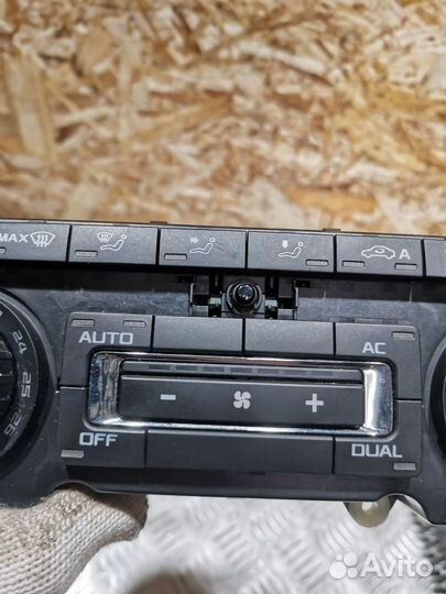 Блок управления климатконтролем Skoda Octavia A5