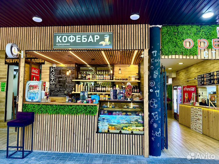 Сотрудник в кофейню