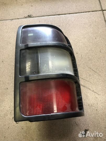 Митсубиши паджеро Монтеро 2. Фонарь задний правый