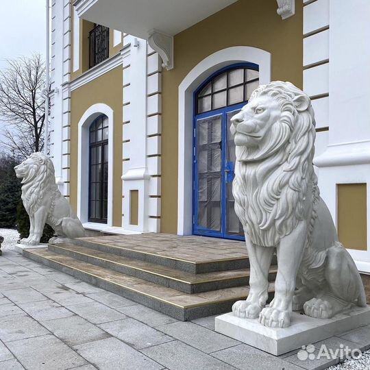 Скульптуры львов