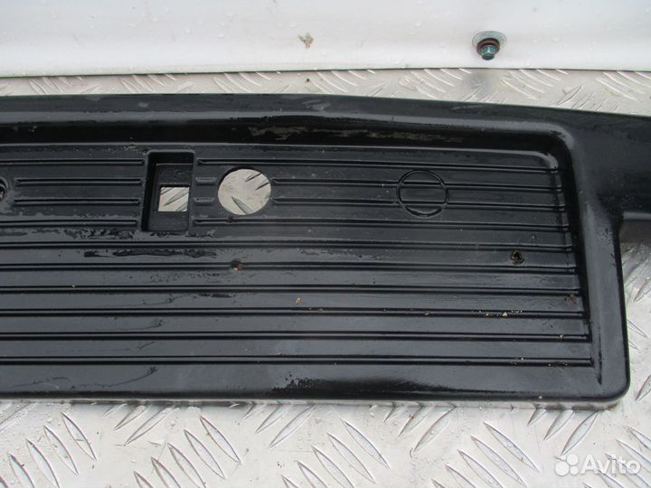 Накладка переднего бампера центральная BMW 3 E30