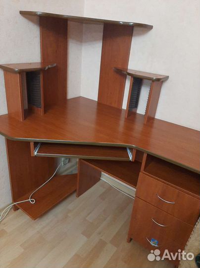 Компьютерный стол