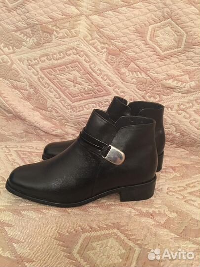 Ботинки женские на молнии