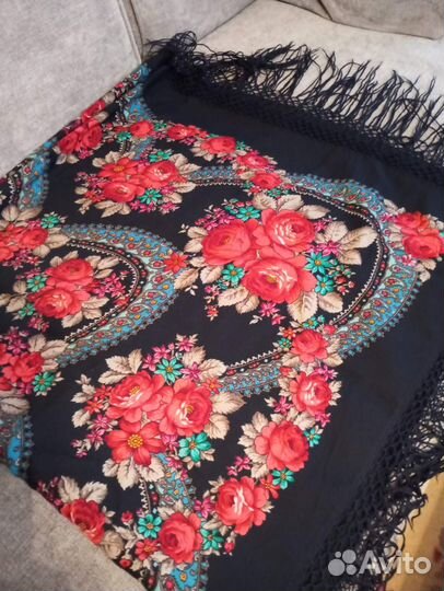 Оригинальный шерстяной платок