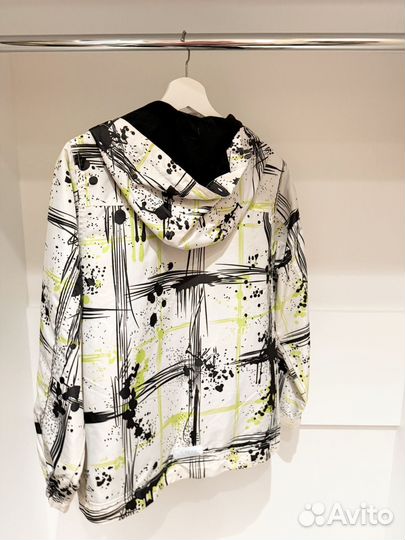 Ветровка спортивная женская