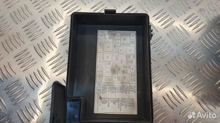 Блок предохранителей под капот Kia Spectra седан