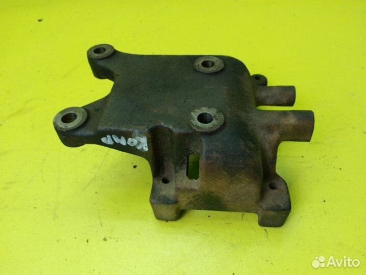 Кронштейн компрессора кондиционера Mazda Bongo