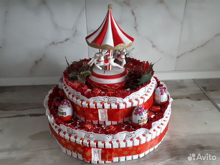 Подарки, Торт из киндеров на праздник