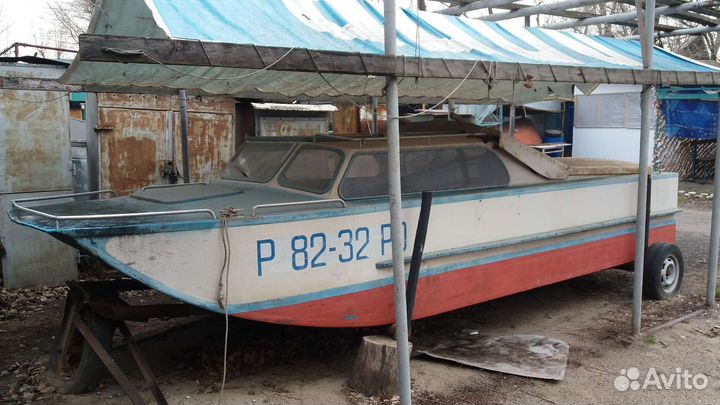 Катер моторный