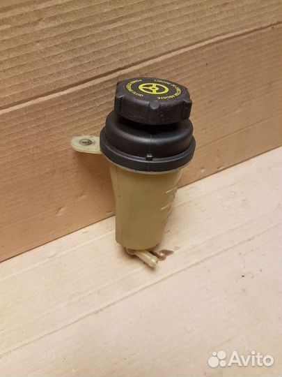 Бачок гура Ford Focus 2