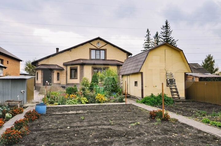 Дом 225 м² на участке 10 сот.