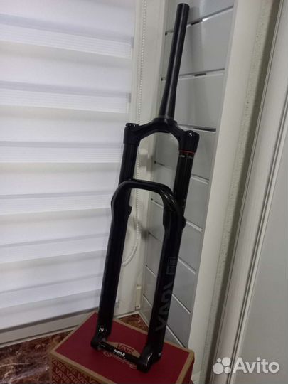 Новая вилка RockShox Yari DebonAir