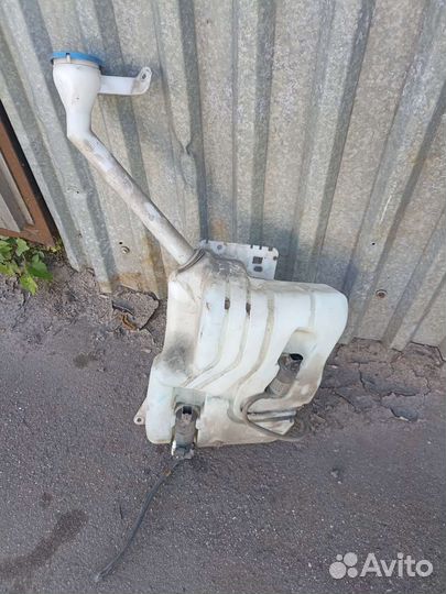 Бачок омывателя Nissan Qashqai J10 06-13г