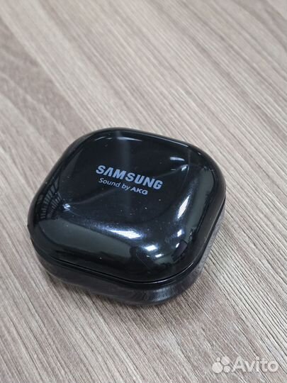 Беспроводные наушники Samsung Buds Live