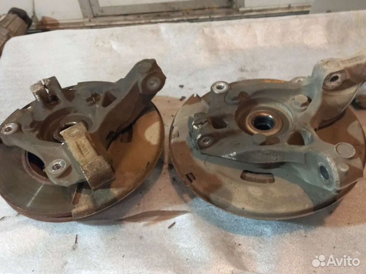 Передний поворотный кулак Chevrolet Cruze