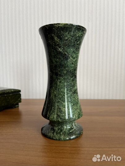 Ваза и шкатулка из натурального камня