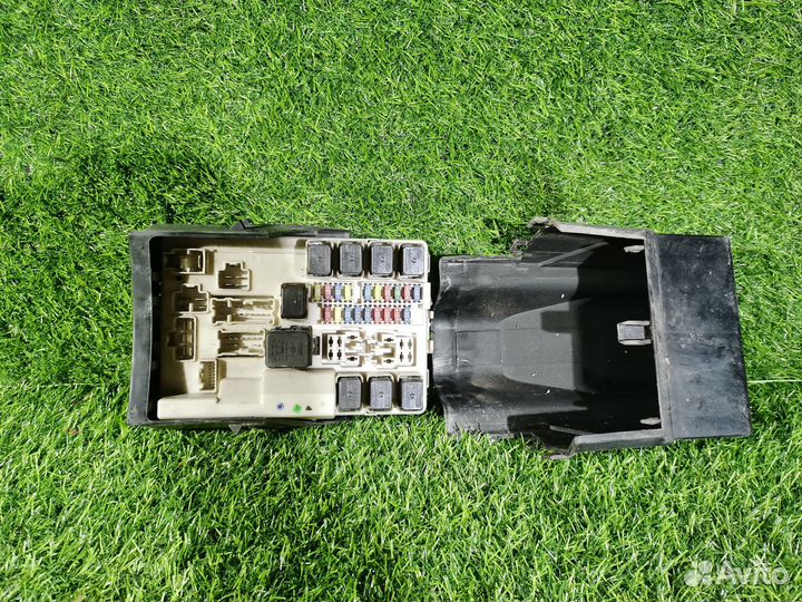 Блок предохранителей Infiniti M 35 Y50