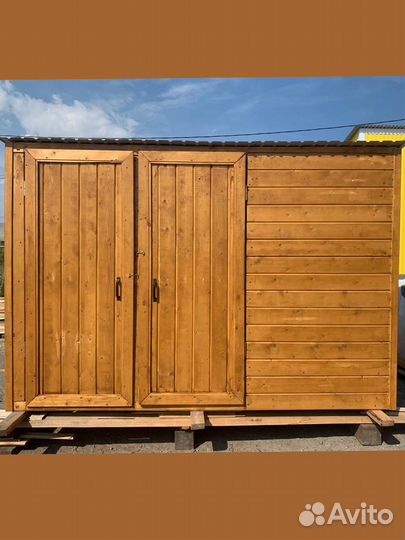 Туалет деревянный с душем, вольер, будка, хозблок