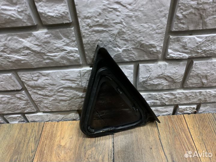 Seat Ibiza Стекло кузовное глухое левое и правое