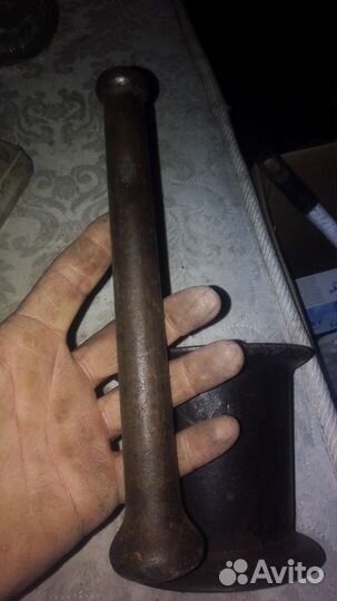 Старинная чугунная ступка