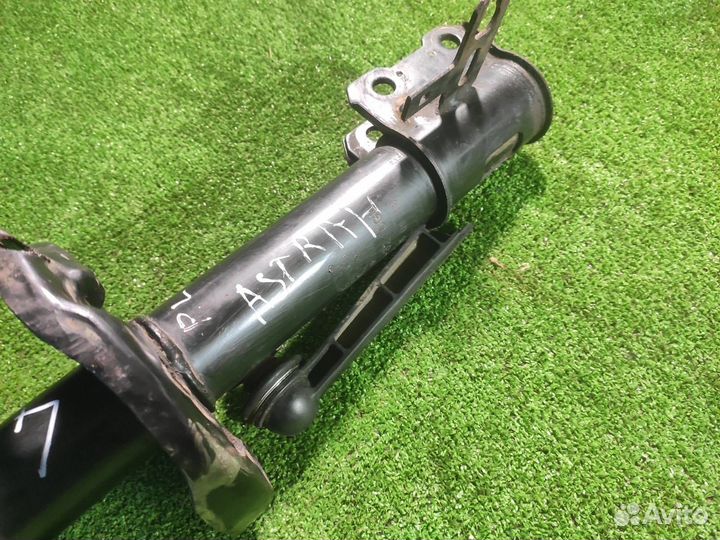 Амортизатор передний левый Opel Astra H седан 1.6