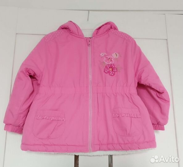 Костюм для девочки. 98 (110) и 2 шапочки H&M
