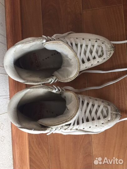 Коньки фигурные chorus