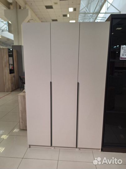 Шкаф распашной