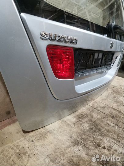 Дверь багажника задняя Suzuki Liana хэтчбэк 1.6