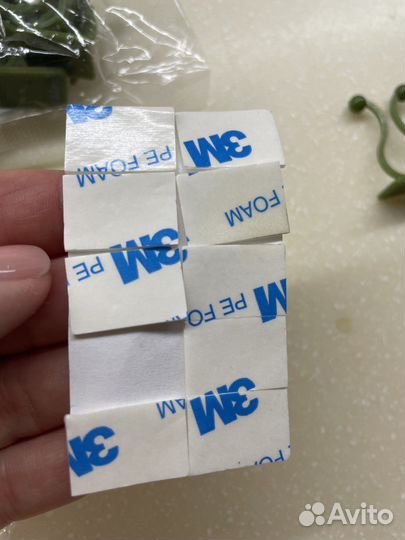 Крючок-зажим самоклеящийся