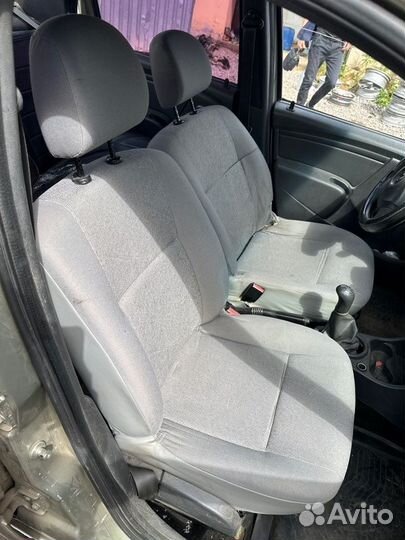 Сиденья комплект Renault Logan седан K7J 2014